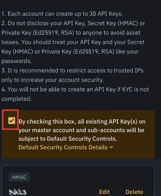 Encadré de l'application Binance listant quatre règles sur les clés API : 30 clés maximum par compte, ne jamais divulguer la clé API ni la clé secrète, restreindre l'accès aux IP de confiance, impossibilité de créer une clé sans KYC terminé.